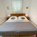 Apartament Ljiljana *