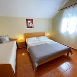 Apartament Ljiljana *