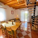 Ljiljana Apartament Jadranovo