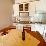 Ljiljana Apartament Jadranovo