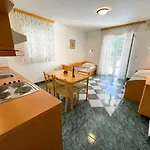 Apartment Ljiljana *