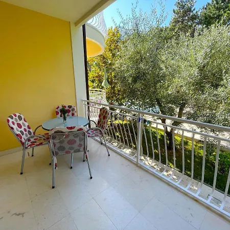 Apartment Ljiljana *