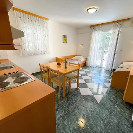 Apartment Ljiljana *