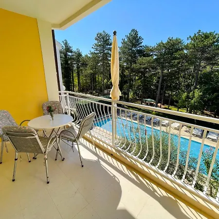 Apartment Ljiljana *