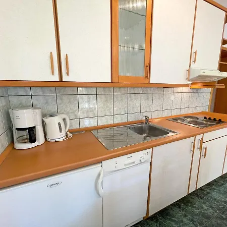 Apartment Ljiljana *