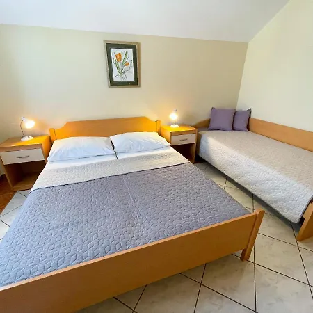 Apartment Ljiljana *