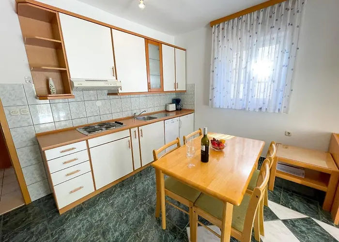 Apartment Ljiljana *
